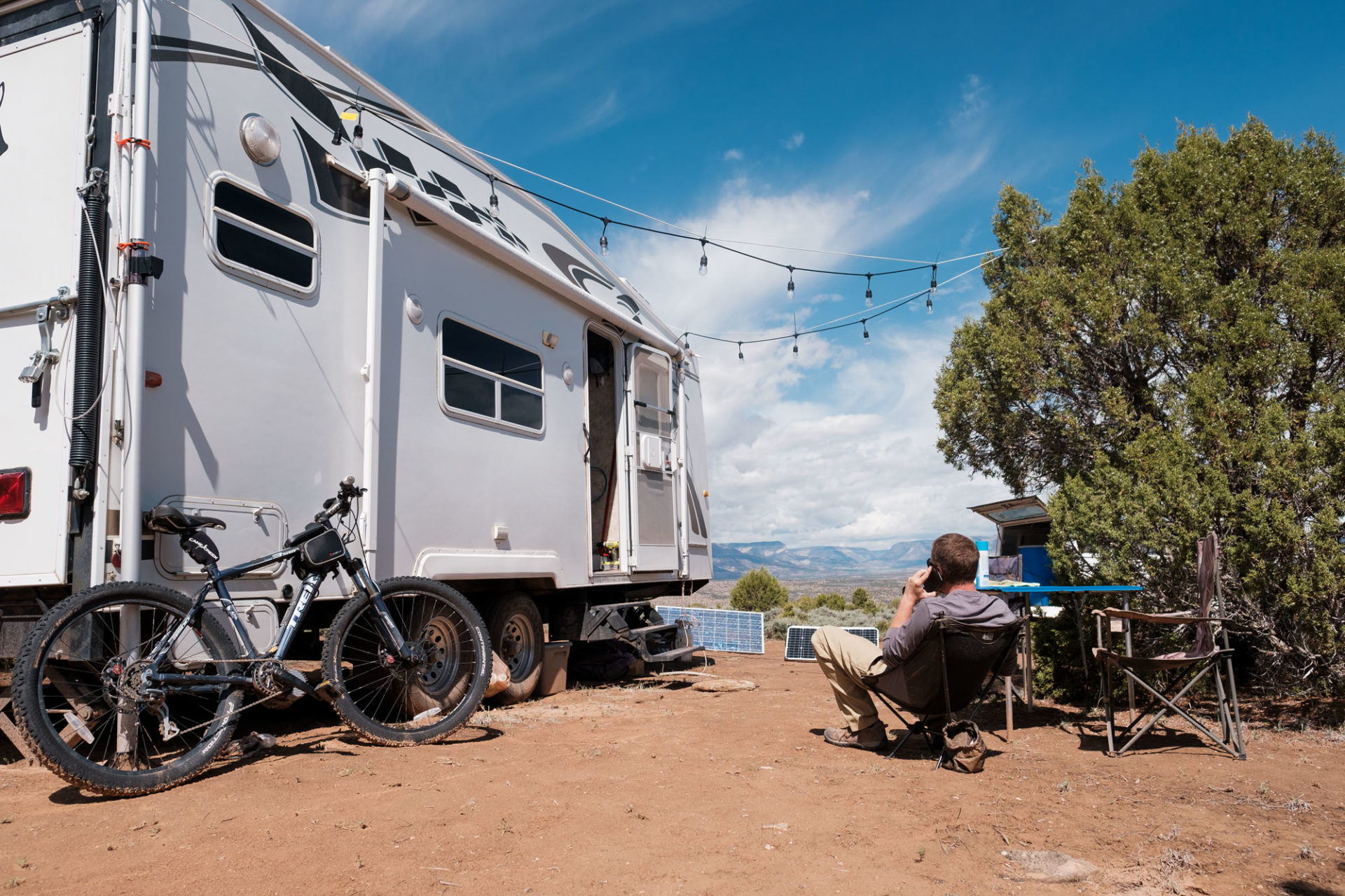 [background image] image of an outdoor eating area (for a food truck)