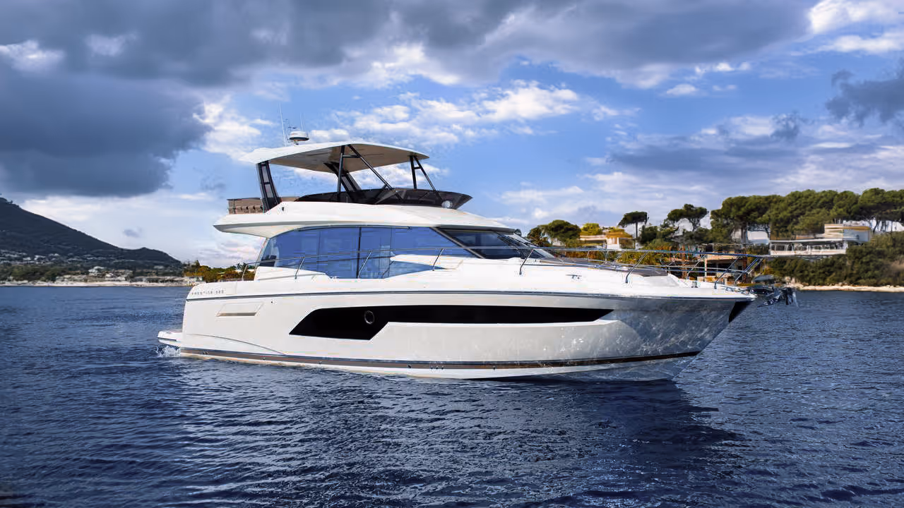 Prestige 520 anchoring on open water