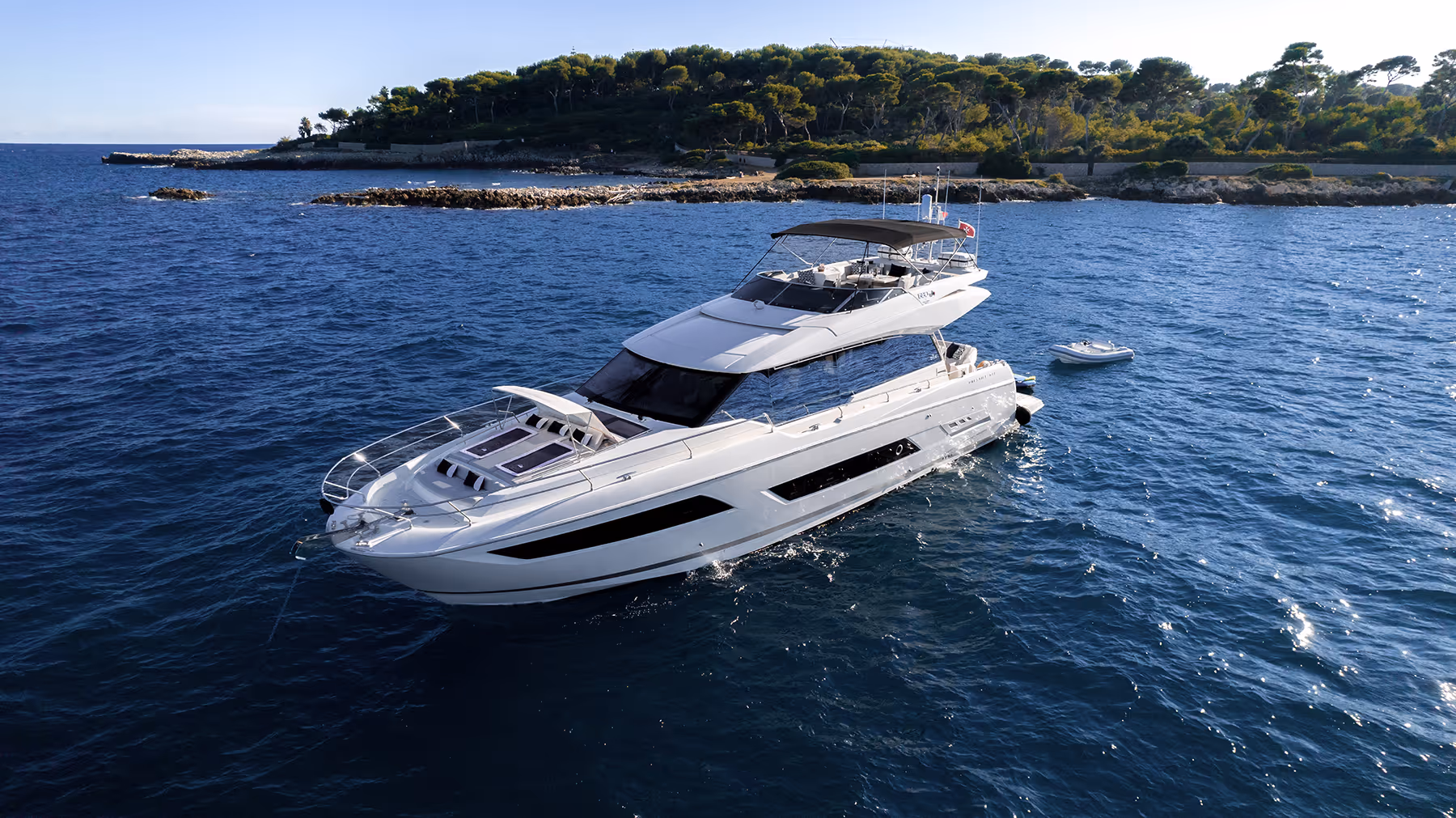 Prestige 680 Motor yacht Apollonia on open water in the Mediterrranean