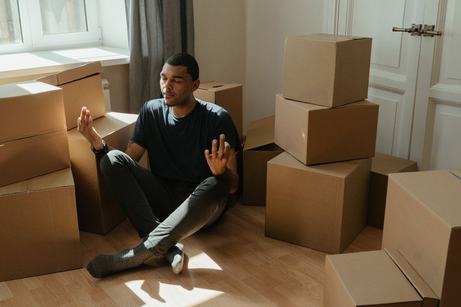 How to Decide What to Keep When You Move: A Practical Decluttering Guide