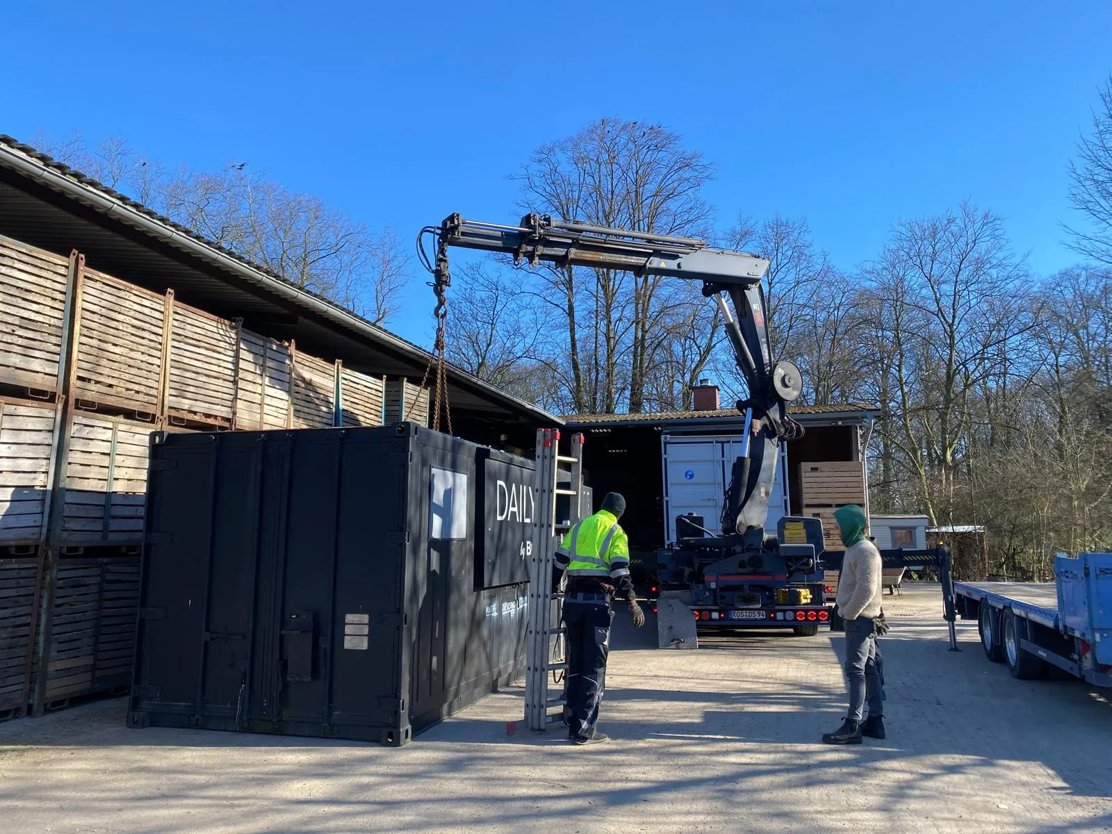Anlieferung des Eisbuden Containers