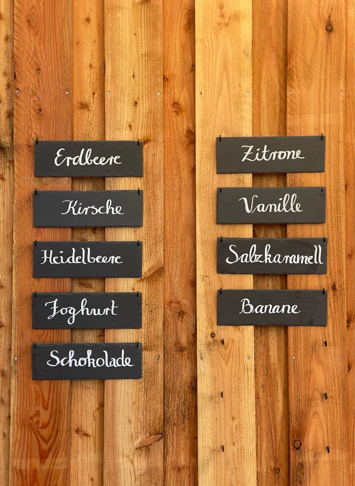 Tafel mit den verfügbaren Eissorten