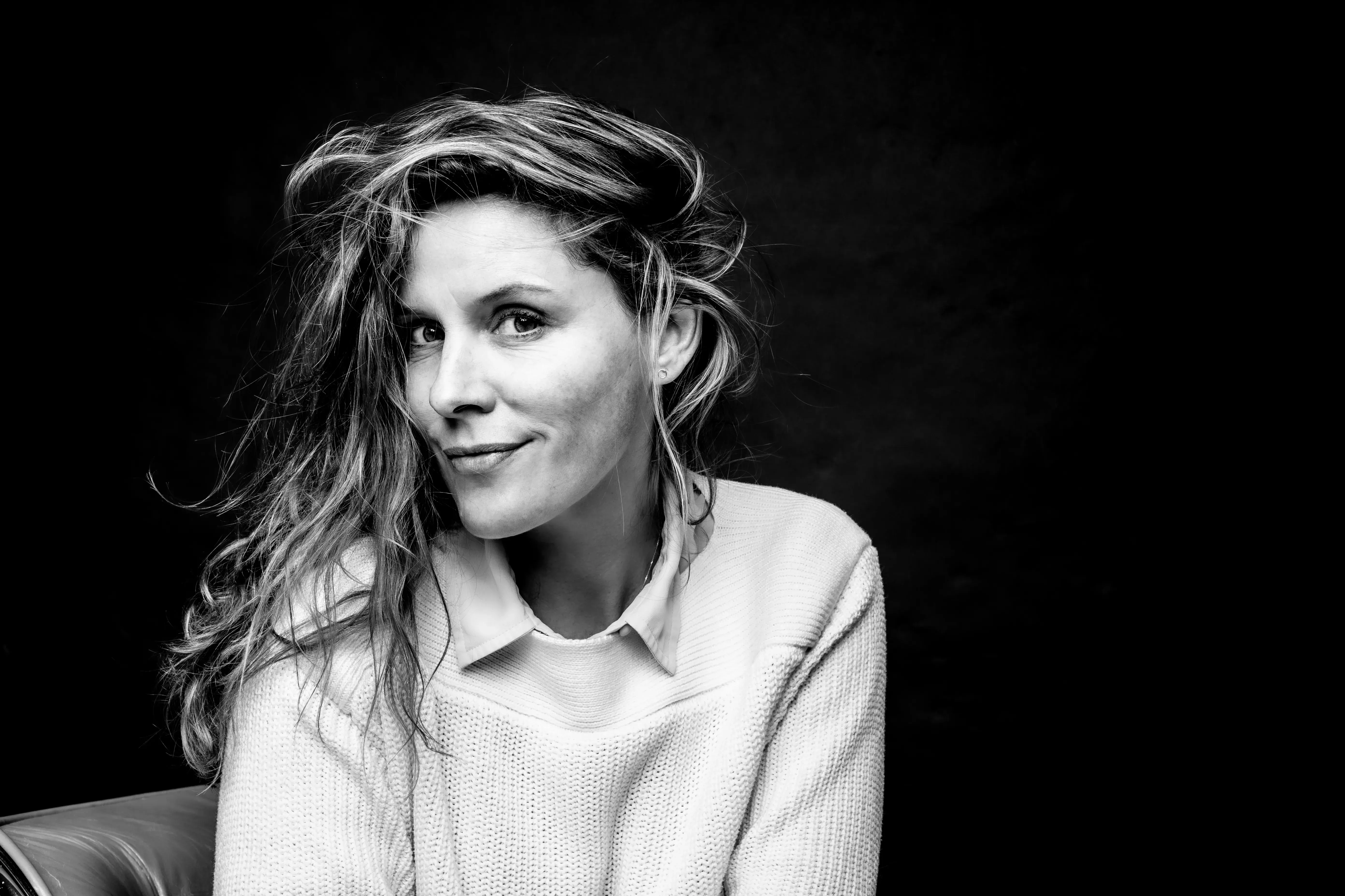 Portret foto van Hadewych Veys - Eigenaar van studio Hadewych Veys, Vaste partner voor hoogwaardige portretseries