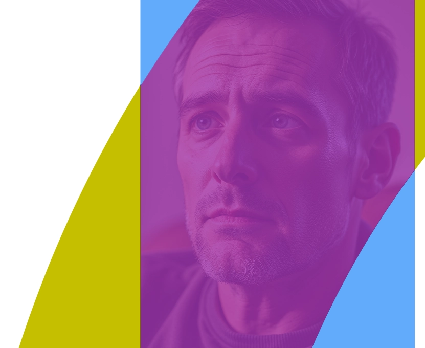 Ambulant begeleider helpt cliënt met administratie thuis