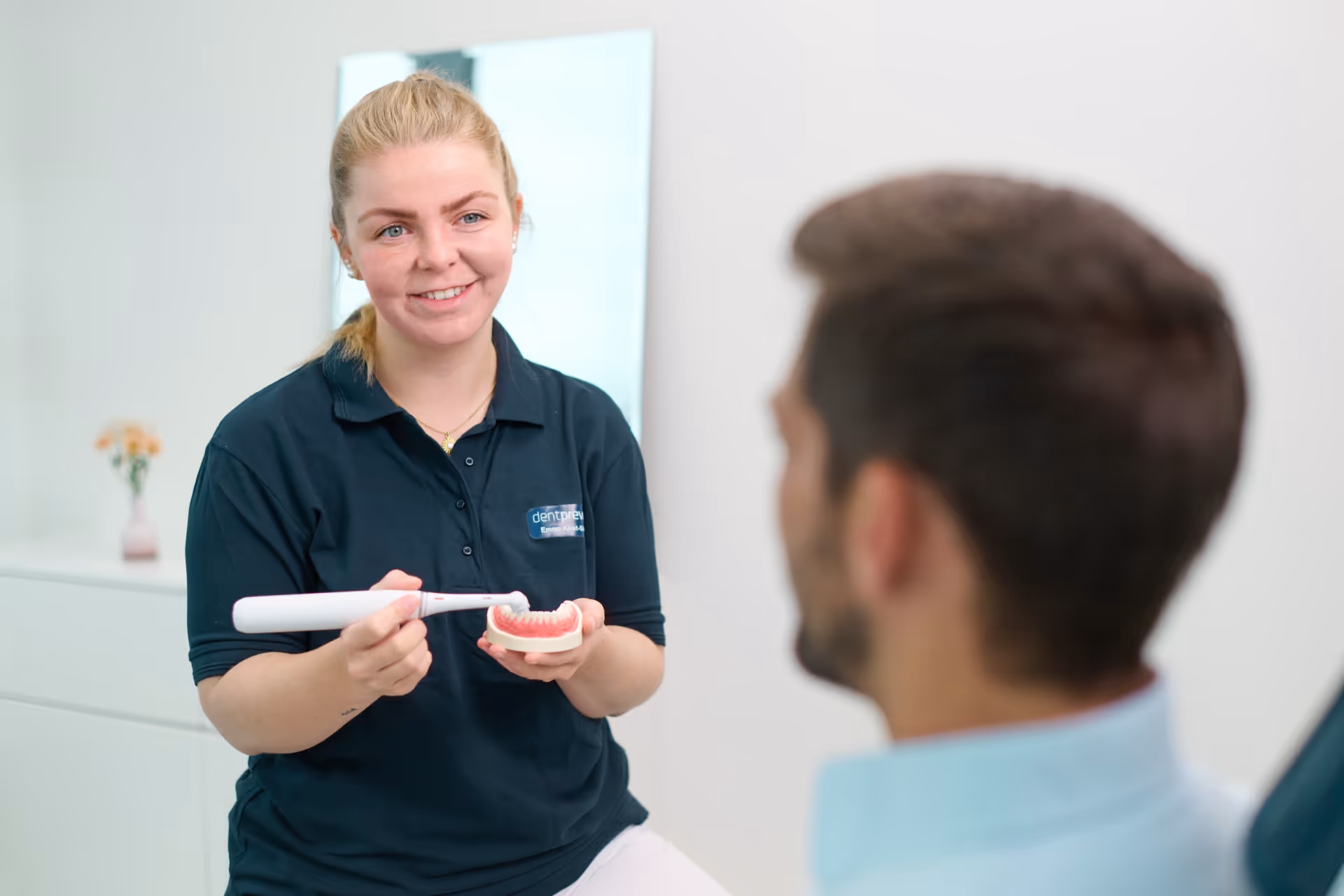 Ein neues Lächeln mit hochwertigem Zahnersatz von dentprevent