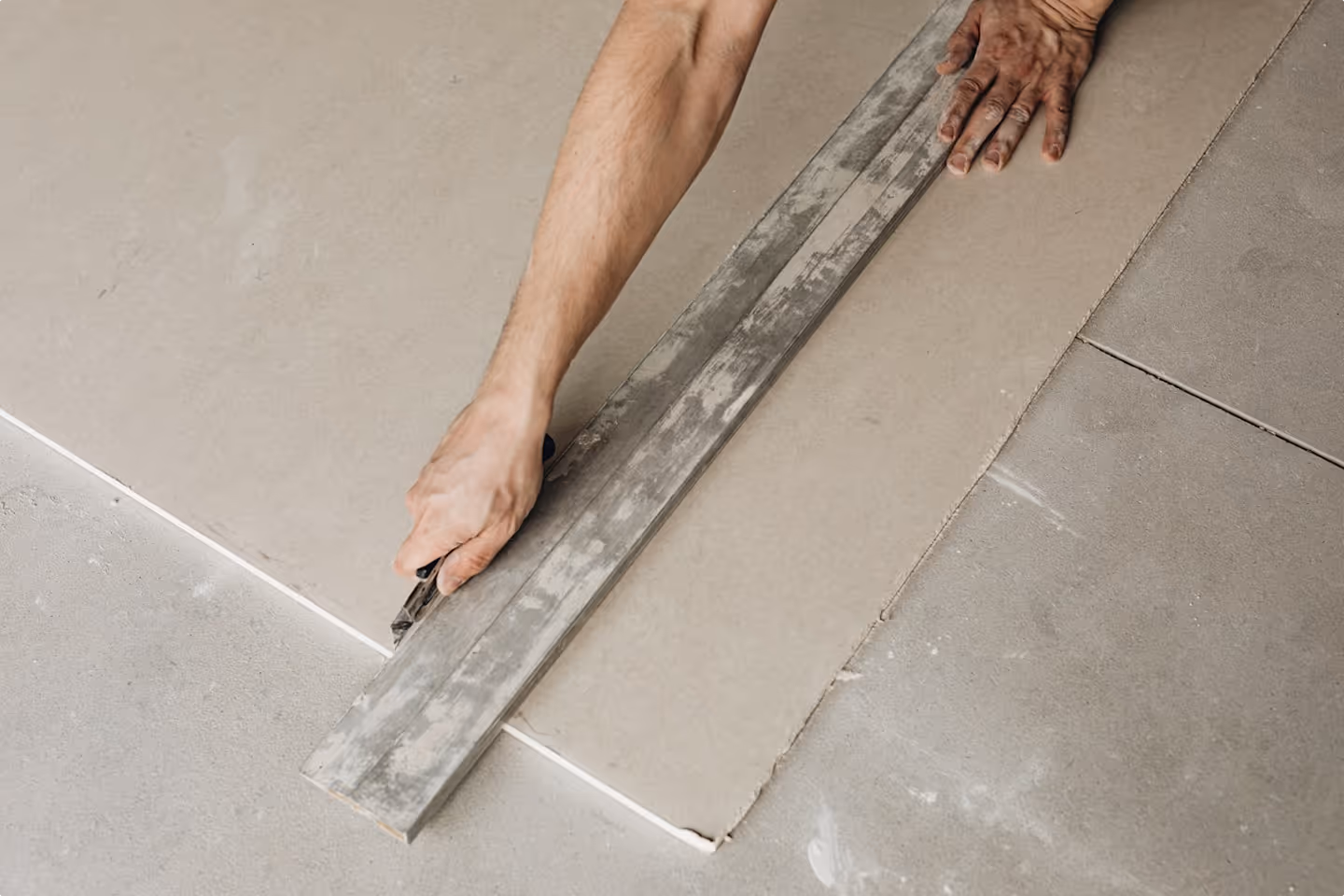 Photographie de la découpe de plâtre.