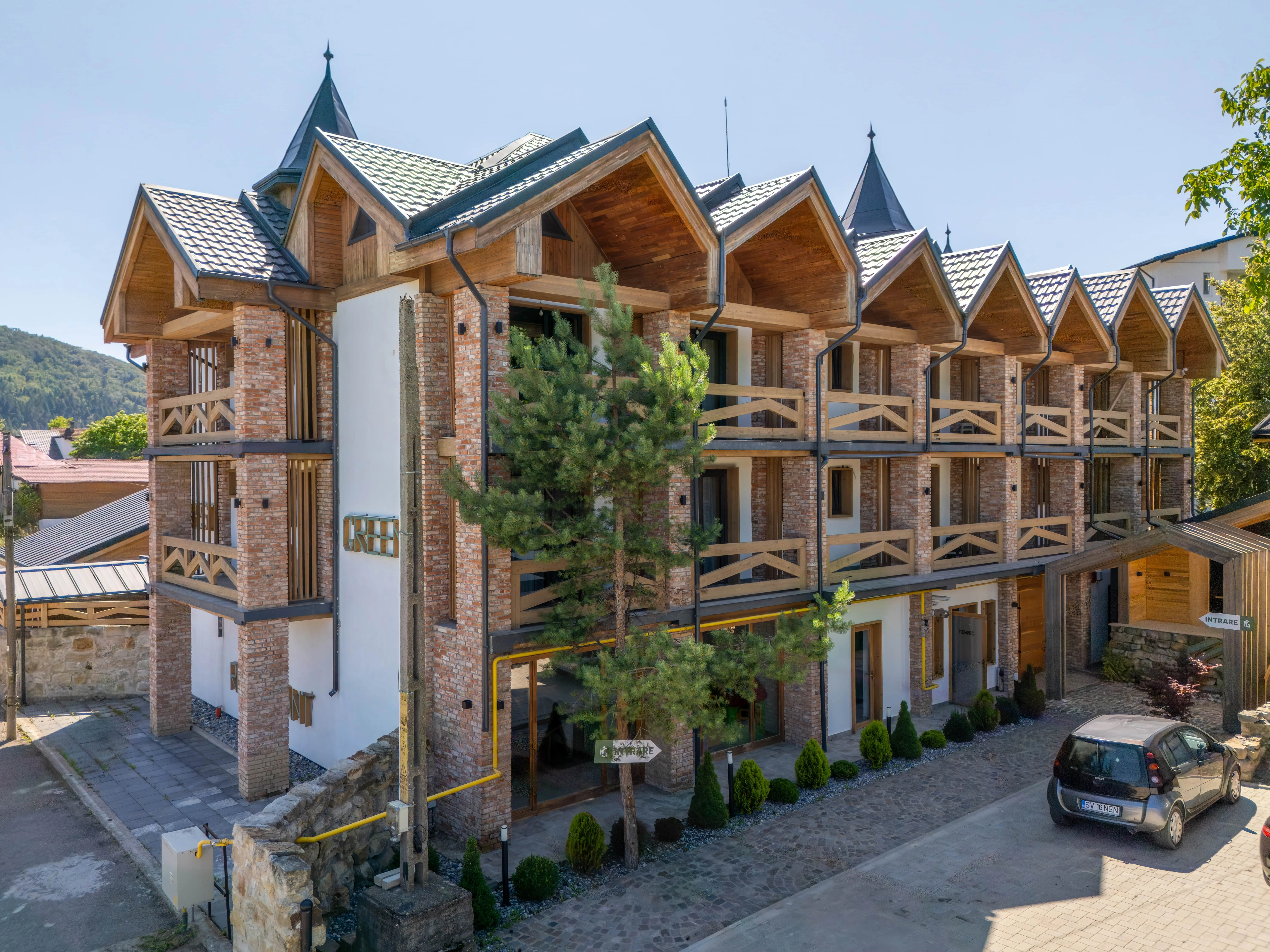poza cu drona hotel forest green