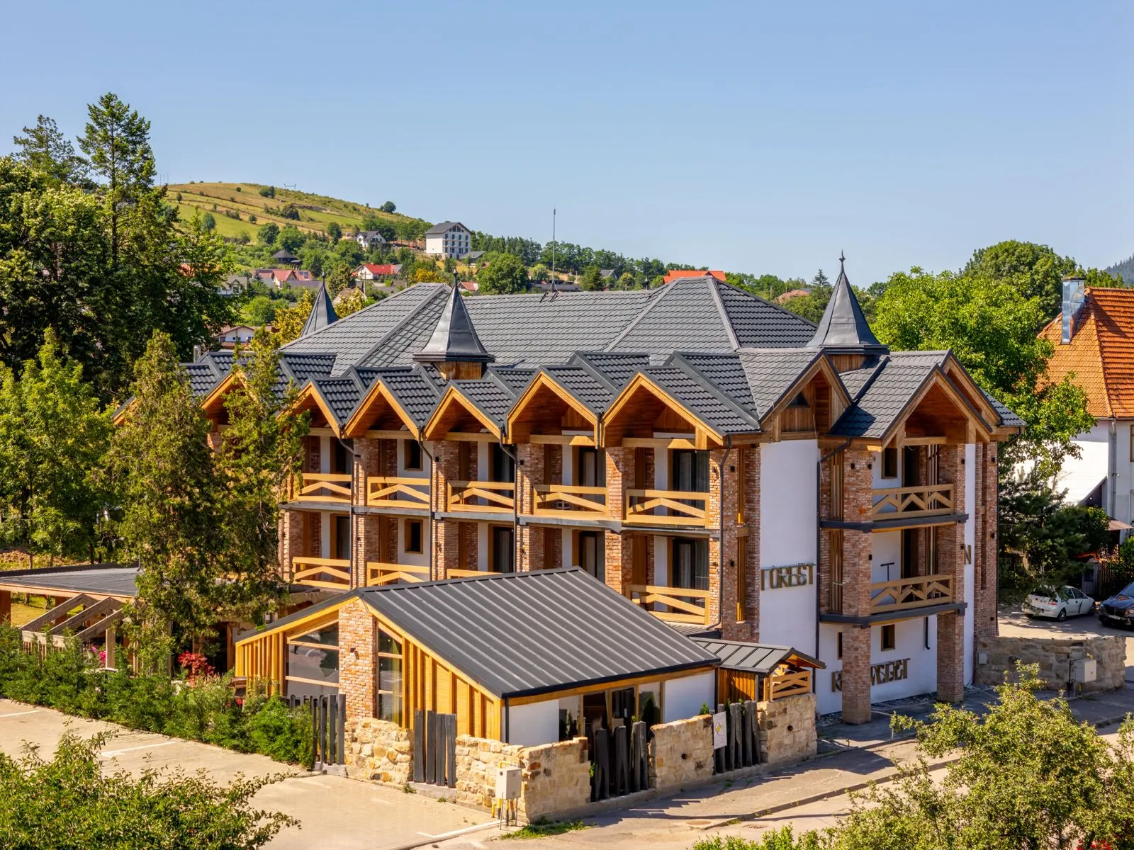privire hotel cu drona