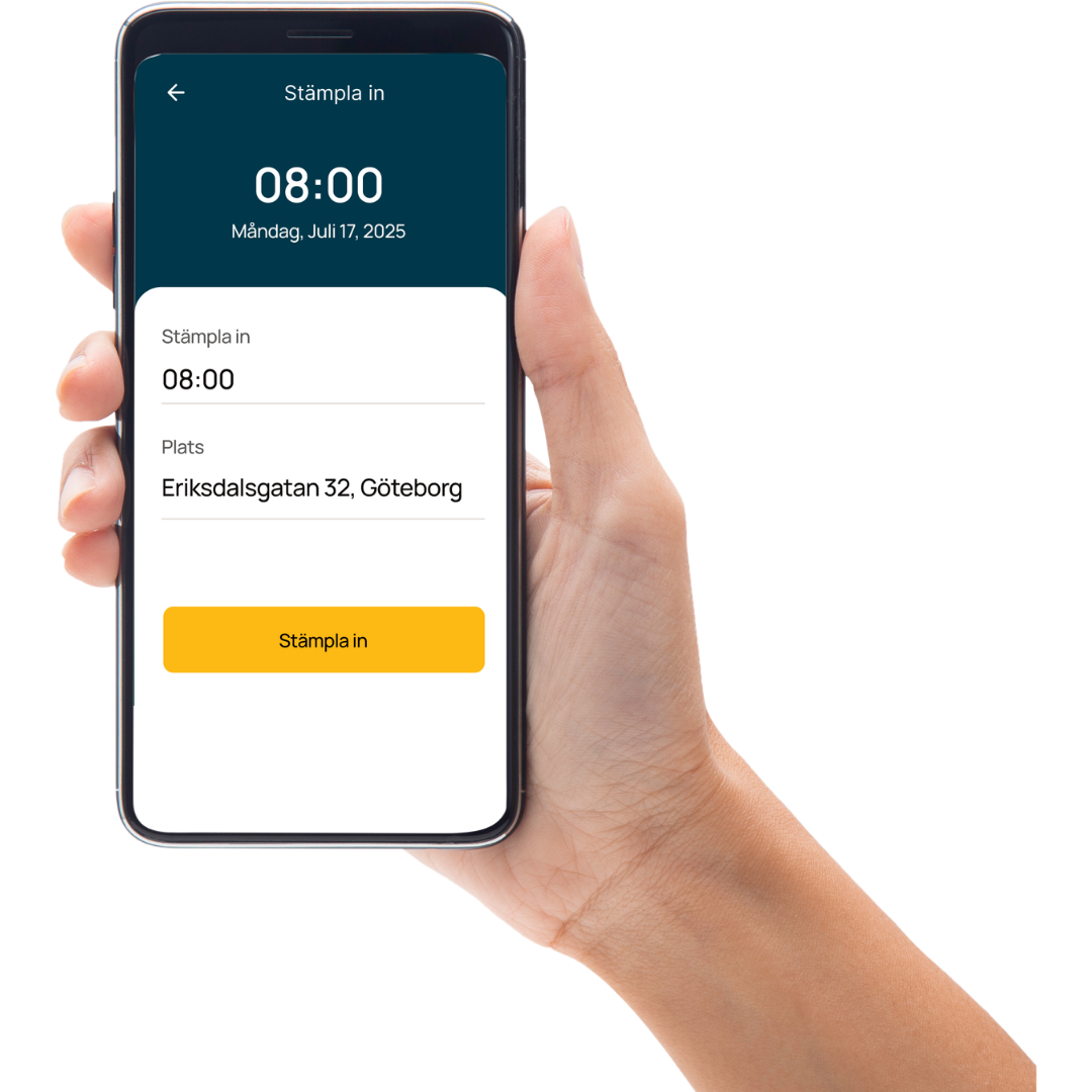 Mobilskärm i handen som visar GPS-stämpling i Timeplan där en medarbetare stämplar in direkt i mobilen med tid och arbetsplats registrerad.