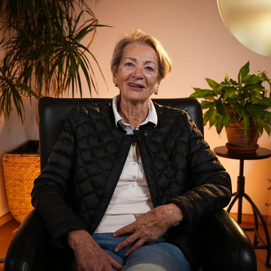 Ältere Seniorin - Erfahrungsberichte über Cannabis im Alter.