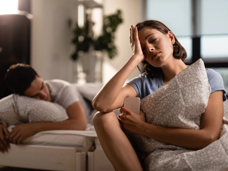 Schlafstörungen im Alter & Wechseljahren: Symptome & Wissenswertes