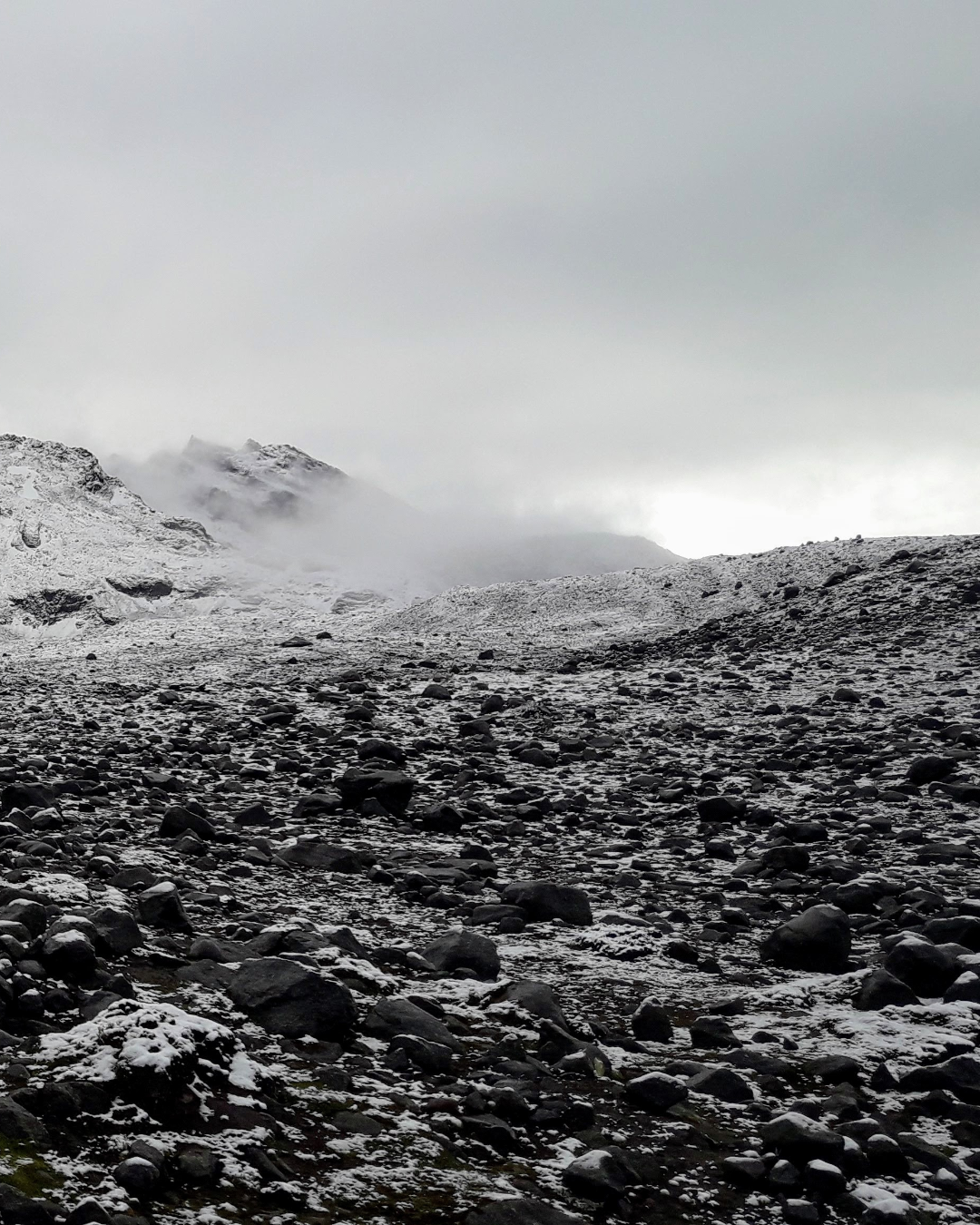 Volcano_obsidian photo_01