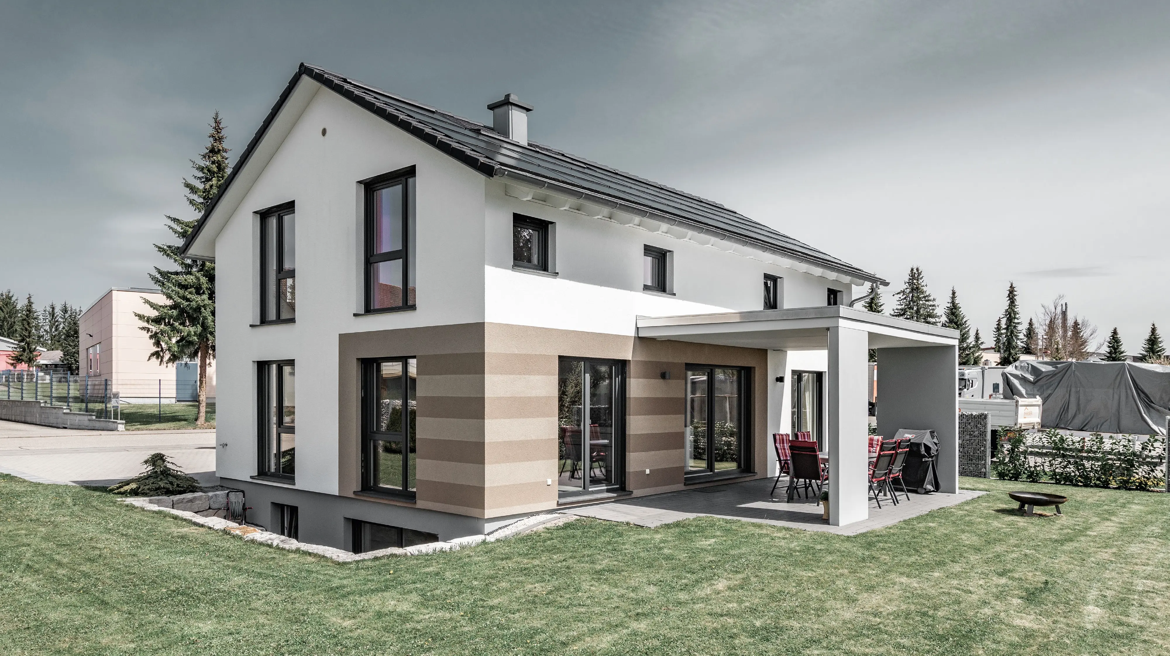 Aussenansicht vom Einfamilienhaus Authentic in Vöhringen, gebaut von Hauser Massivbau