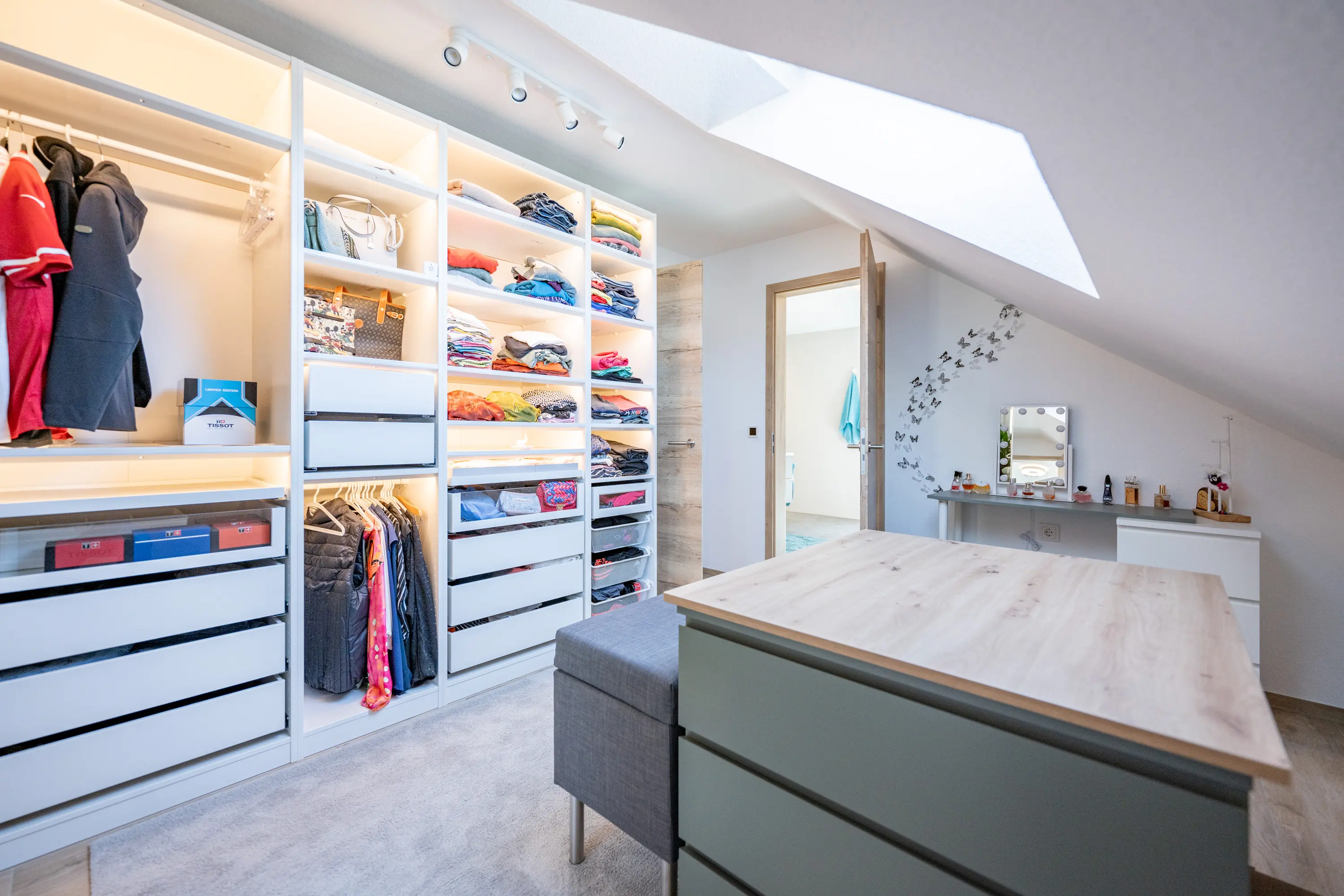 Ankleidezimmer im Einfamilienhaus der Familie Hablitzel, gebaut von Hauser Massivbau