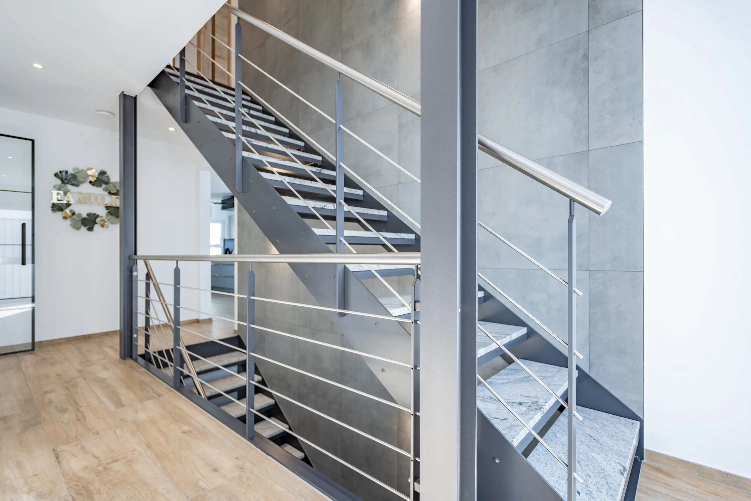 Treppenhaus im Einfamilienhaus der Familie Hablitzel, gebaut von Hauser Massivbau