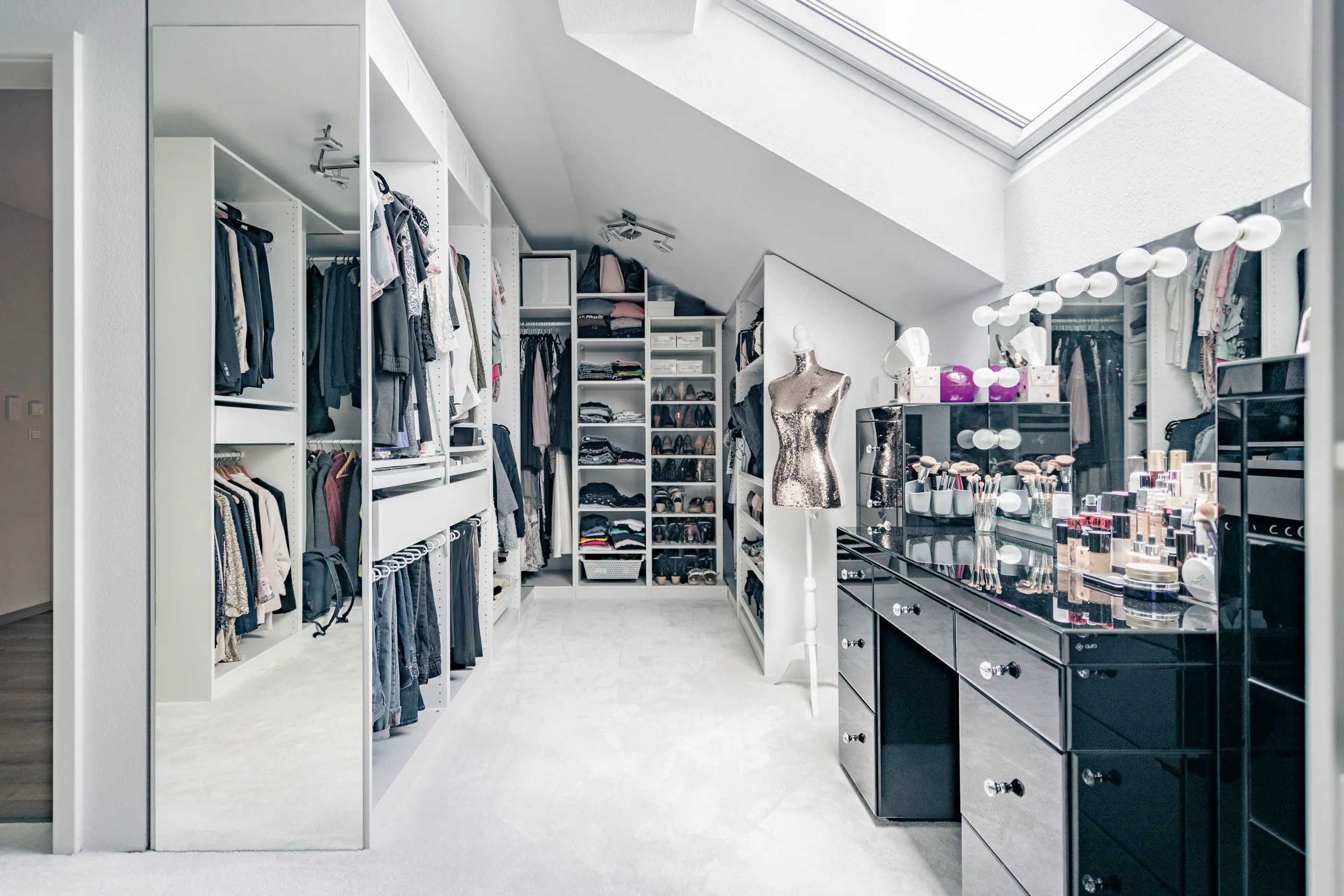 Ankleidezimmer im Einfamilienhaus der Familie Geigges, gebaut von Hauser Massivbau 