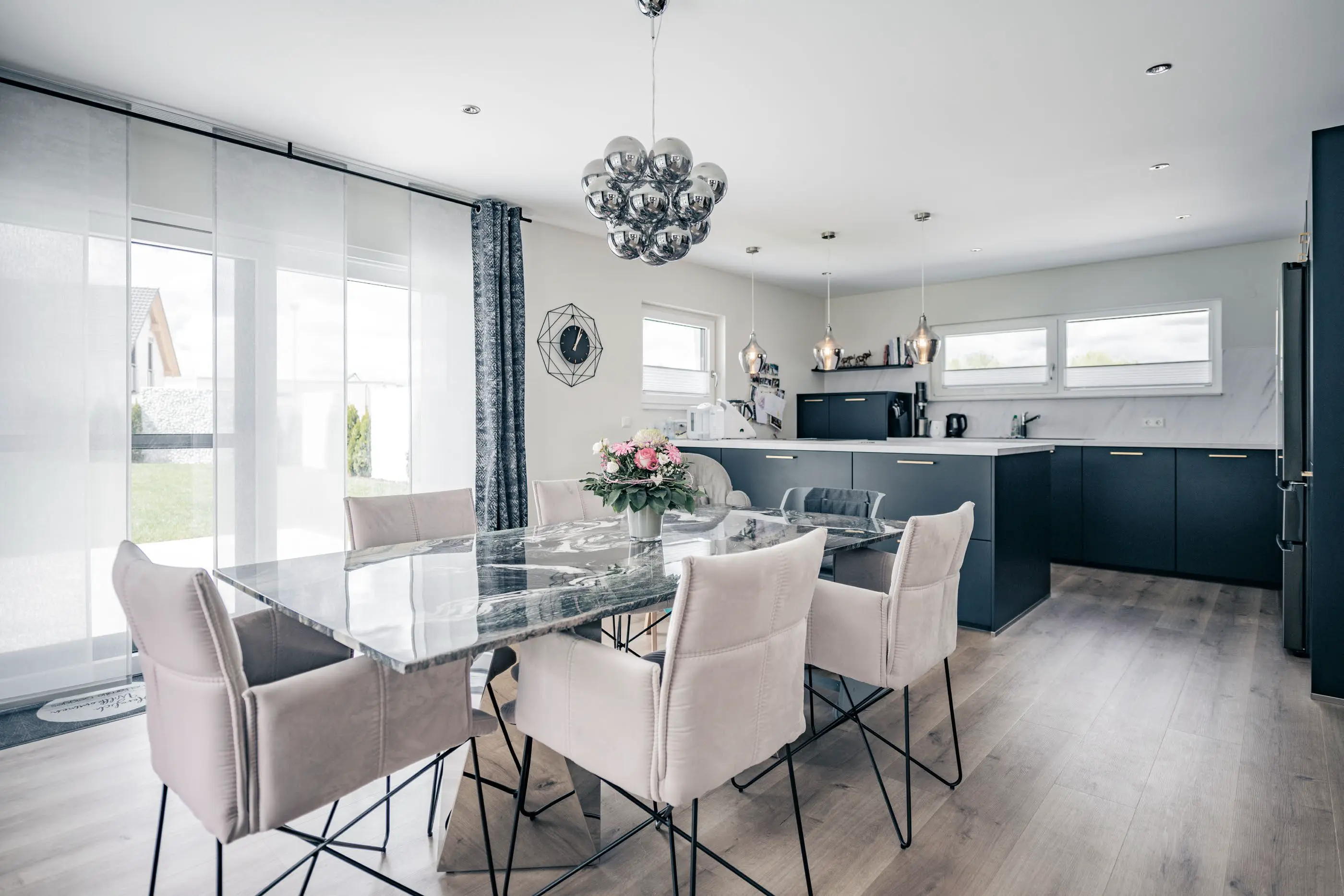 Essbereich im Einfamilienhaus der Familie Geigges, gebaut von Hauser Massivbau 