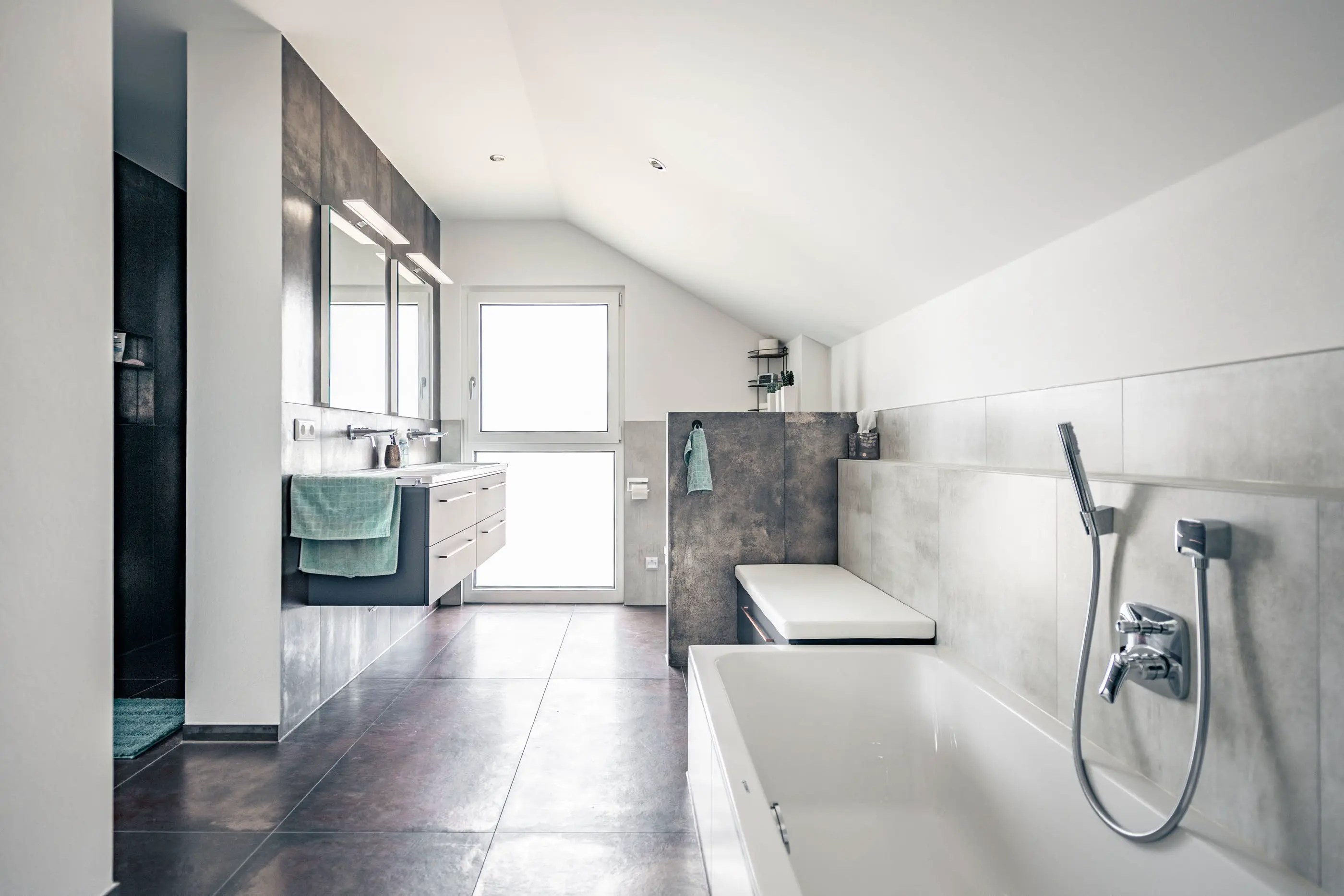 Badezimmer im Einfamilienhaus der Familie Geigges, gebaut von Hauser Massivbau 