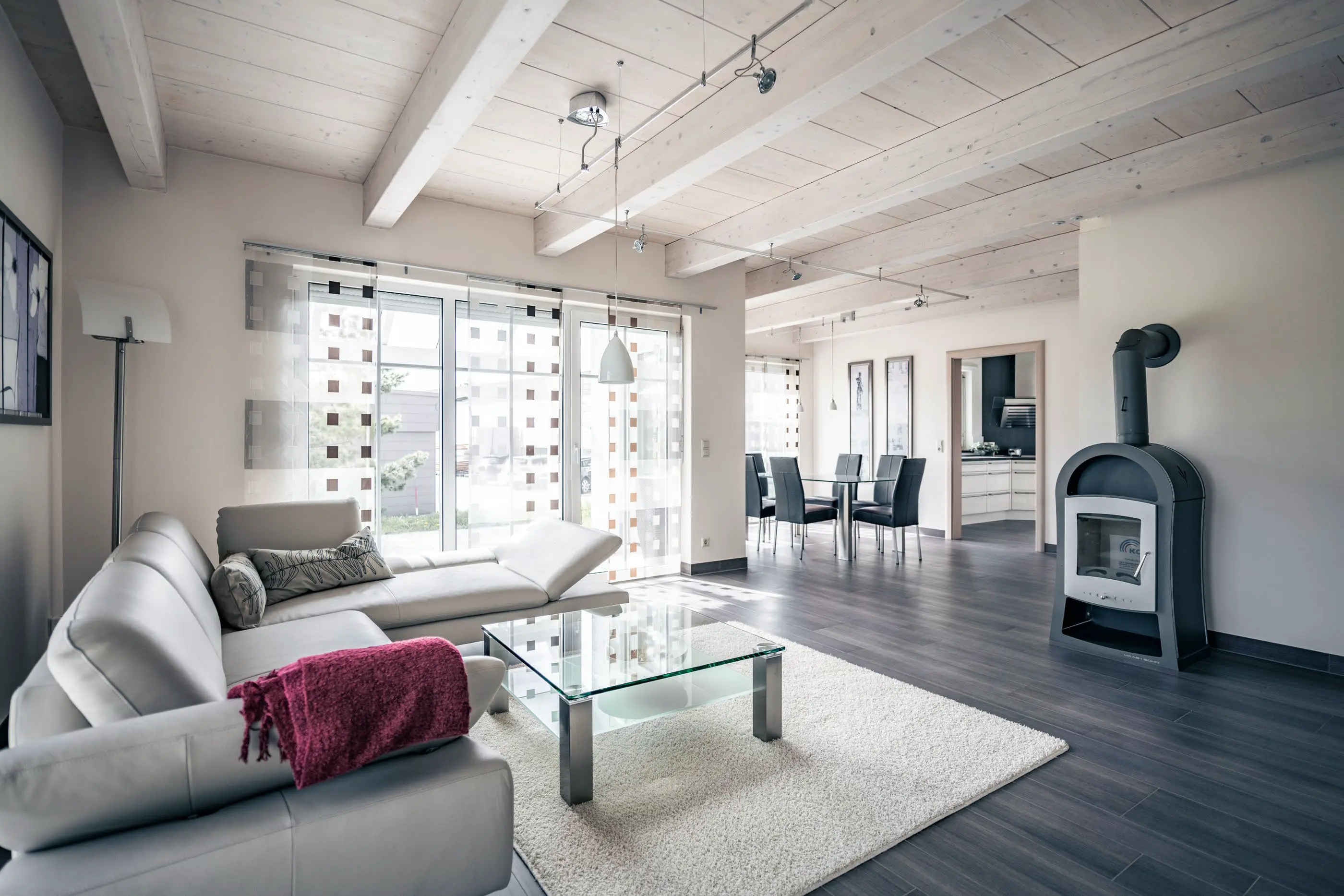 Wohnzimmer im Einfamilienhaus Dimension, gebaut von Hauser Massivbau