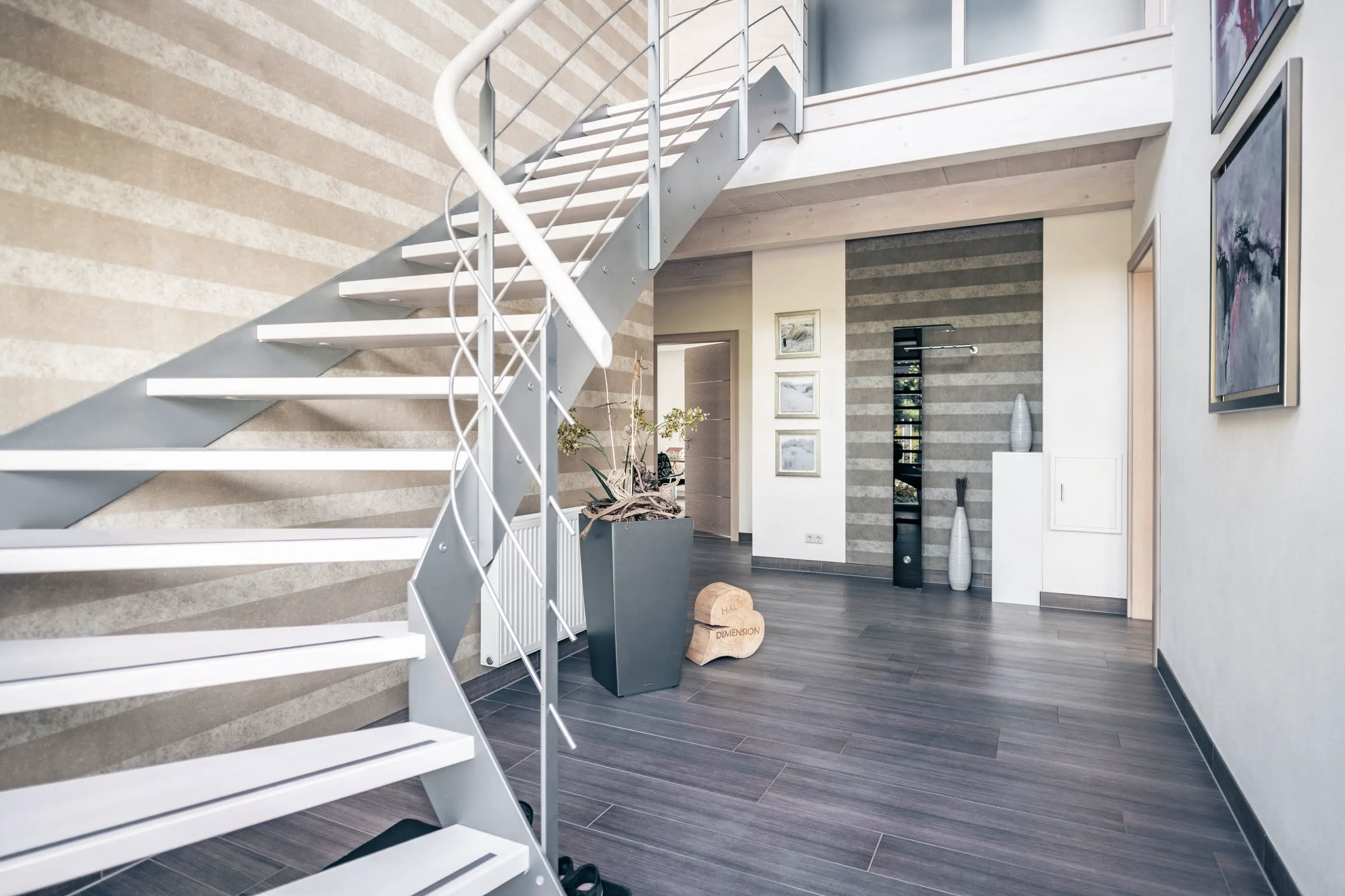 Treppenhaus im Einfamilienhaus Dimension, gebaut von Hauser Massivbau