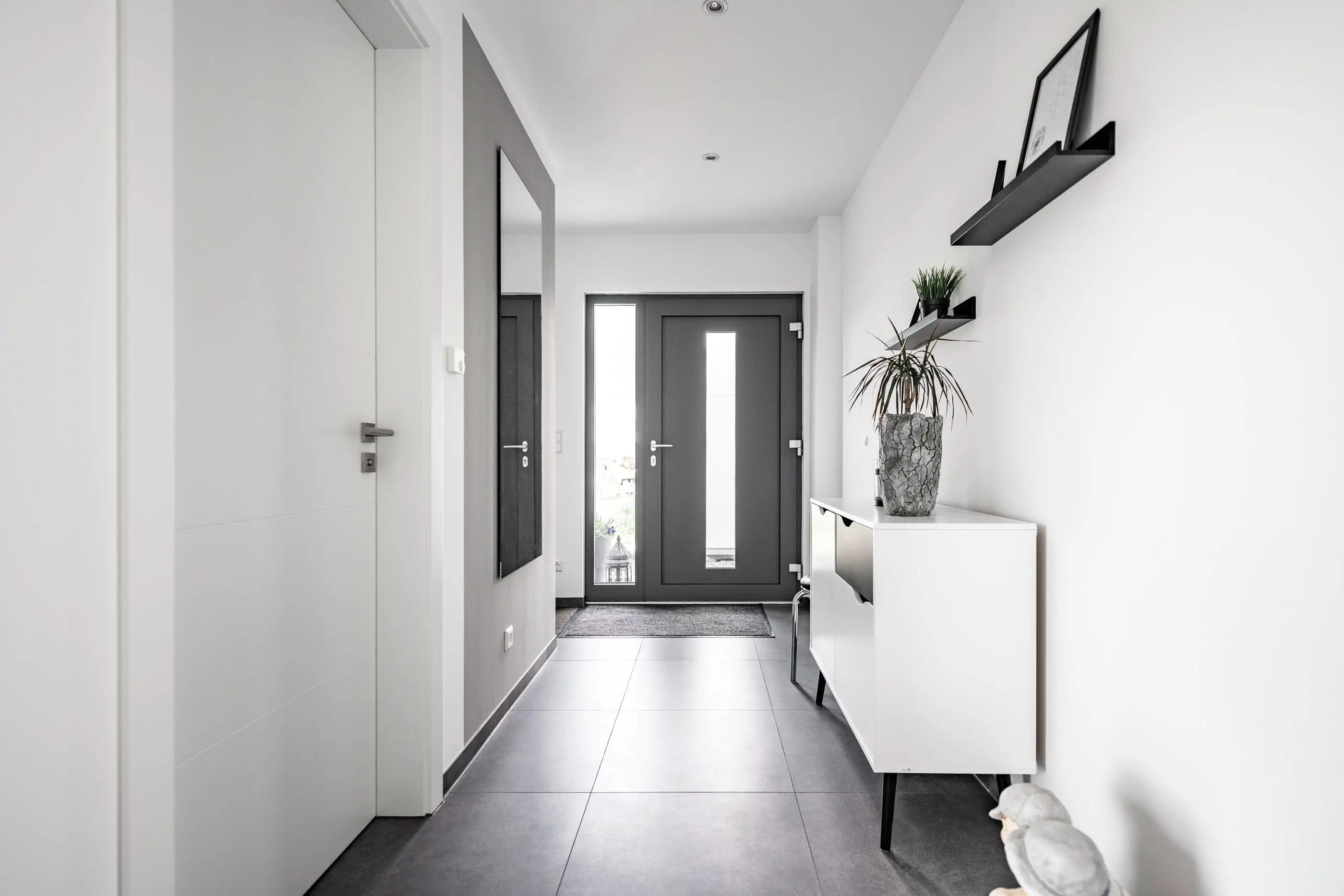 Eingangsbereich im Einfamilienhaus der Familie Lehner-Fischer in Tuttlingen, gebaut von Hauser Massivbau