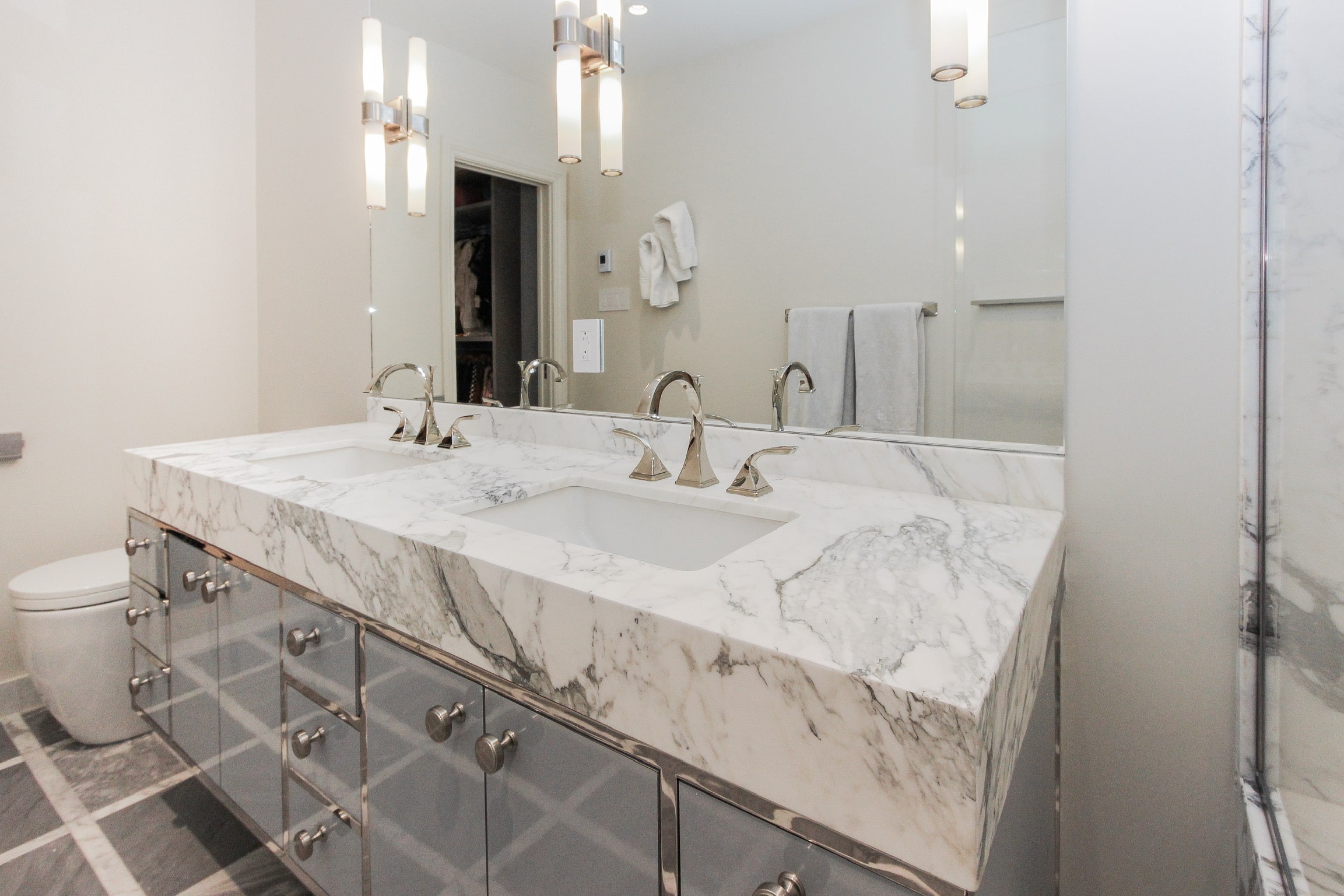 Classic white bathroom with pedestal sink