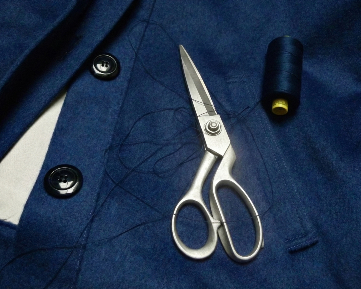 Detail of the Ines Jacket in deep blue wool and cashmere blend fabric