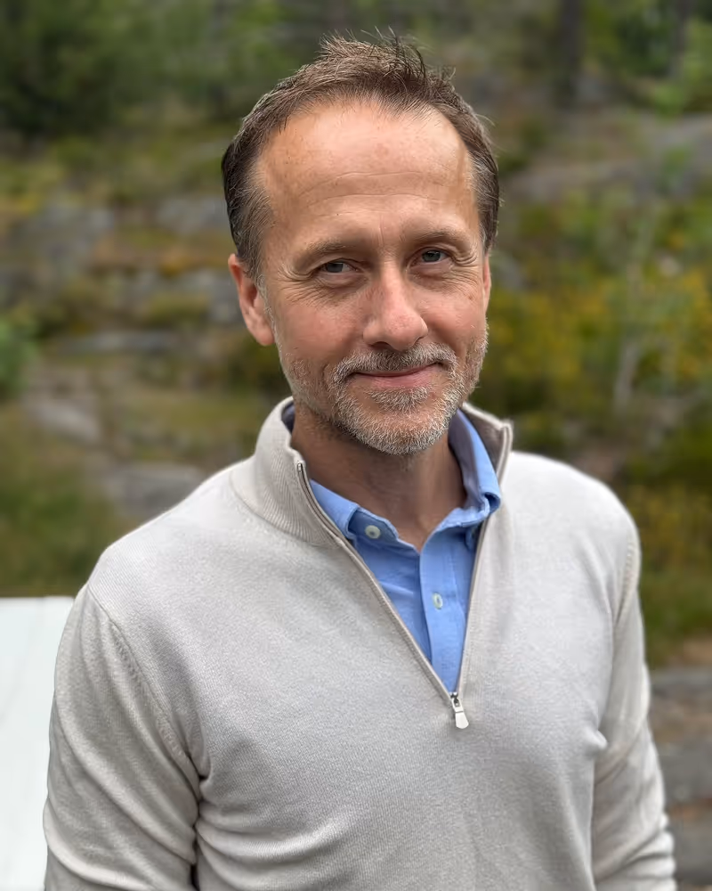 Tommy Simenstad – daglig leder i Moventa med 35 års erfaring, ekspert på prosjektledelse og tverrfaglig samhandling i byggebransjen.