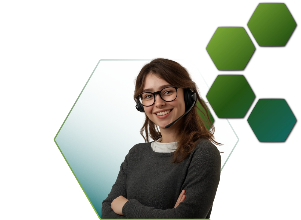 Hero-Bild für IT-Security Support mit Person und grafischem Hexagon-Element
