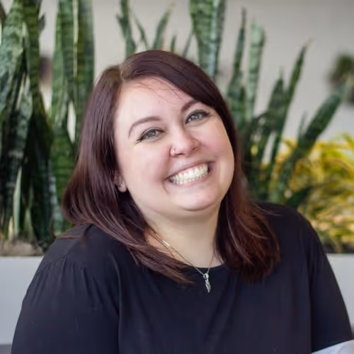 Laura Barker Headshot