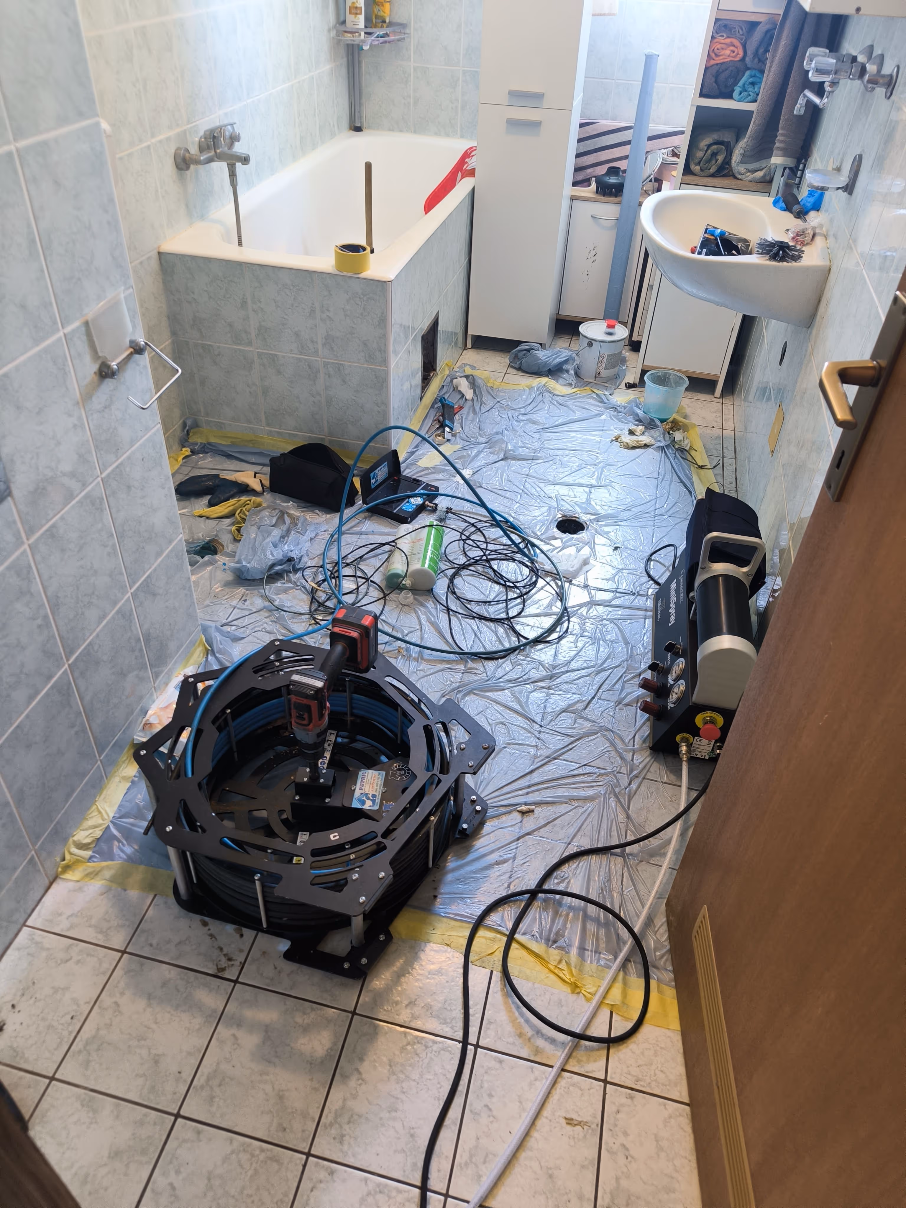 SrpayPoxy in action in bathroom