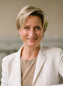 Dr. Nicole Hoffmeister-Kraut