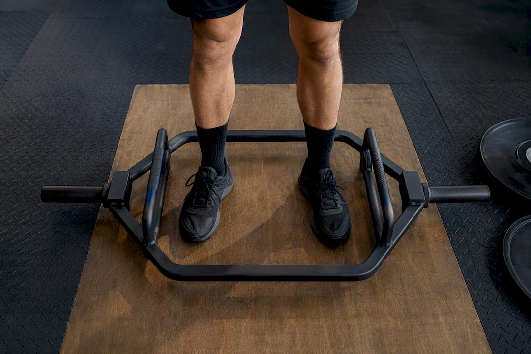 Foot position inside a trap bar frame