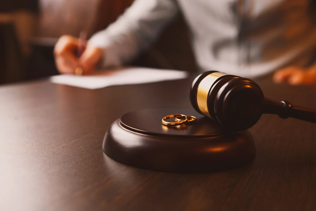 How many marriages end in divorce? U.S. data shows 41% of first marriages dissolve. California has one of the nation's lowest divorce rates. Learn more.