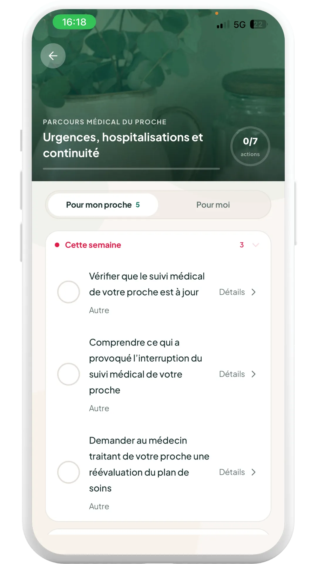 Application mobile montrant un parcours médical pour un proche avec 3 tâches à vérifier cette semaine.