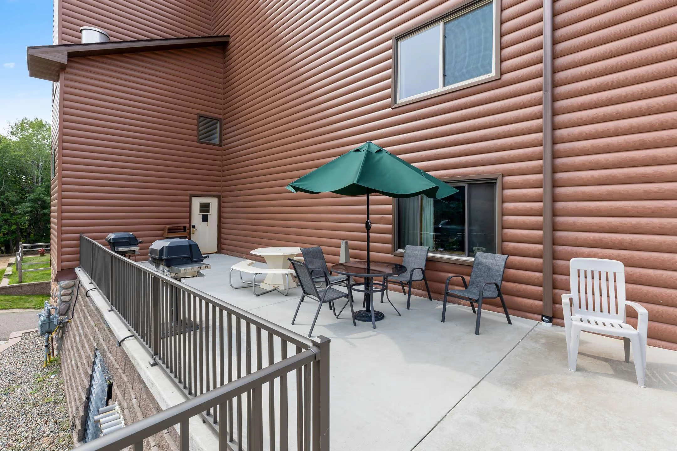 POOLSIDE CABANAS