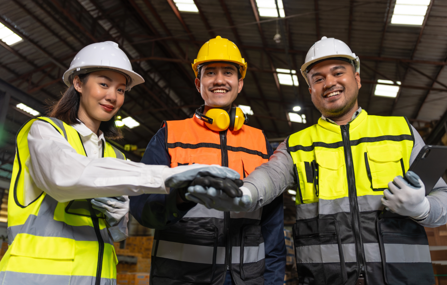 image depicting employees collaborating (for a manufacturing plant)