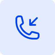 Blauw pictogram van een telefoonhoorn met een naar binnen gerichte pijl, symbool voor een inkomend telefoongesprek.