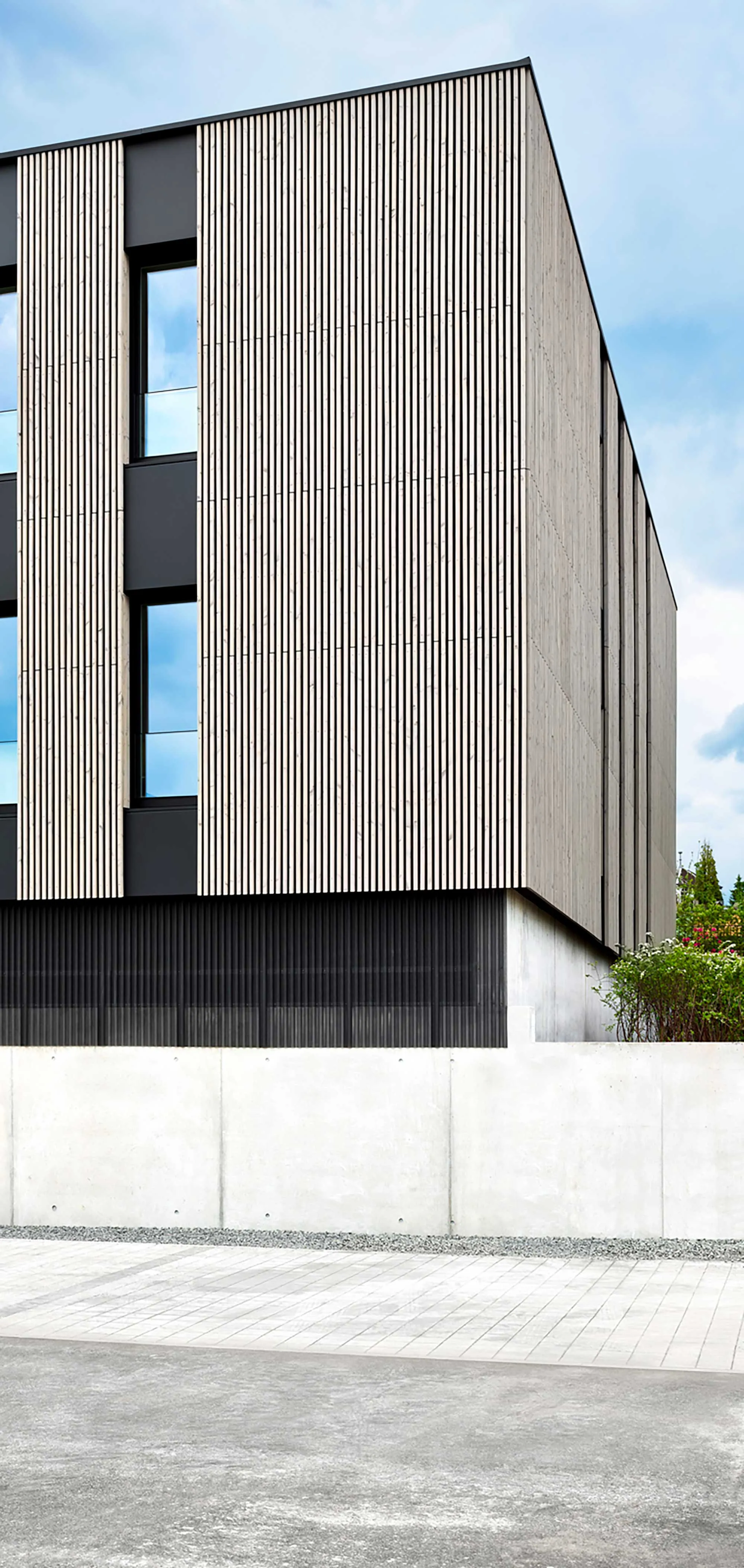 Koralan® Designlasur Silber außen Bürogebäude Freudenstadt