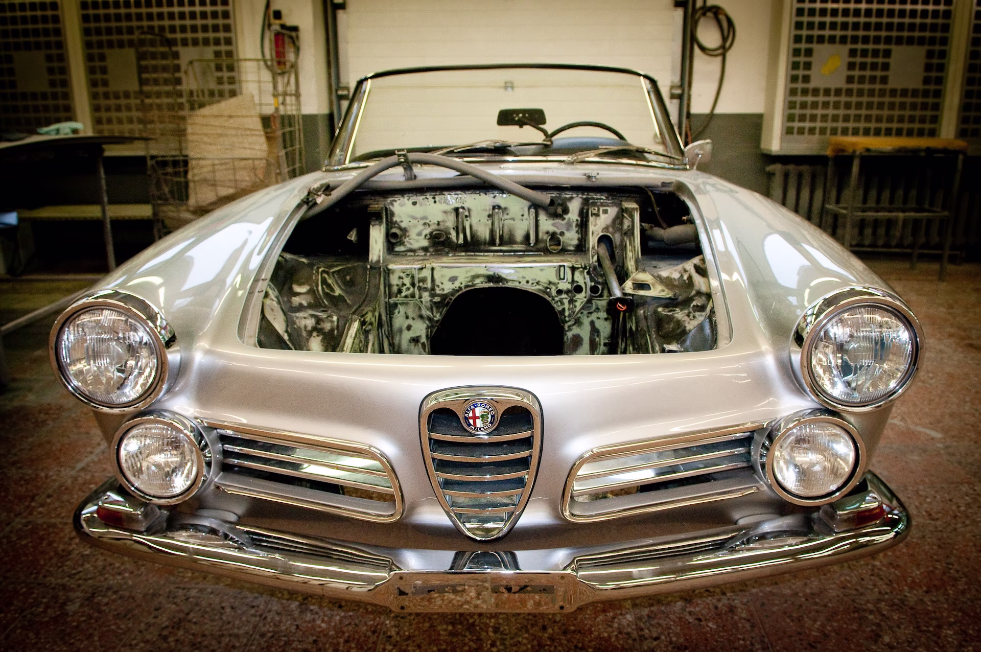 The Alfa Romeo 2600 (Tipo 106) was Alfa Romeo´s six-cylinder flagship produced from 1962 to 1968. It was the successor to the Alfa Romeo 2000. 