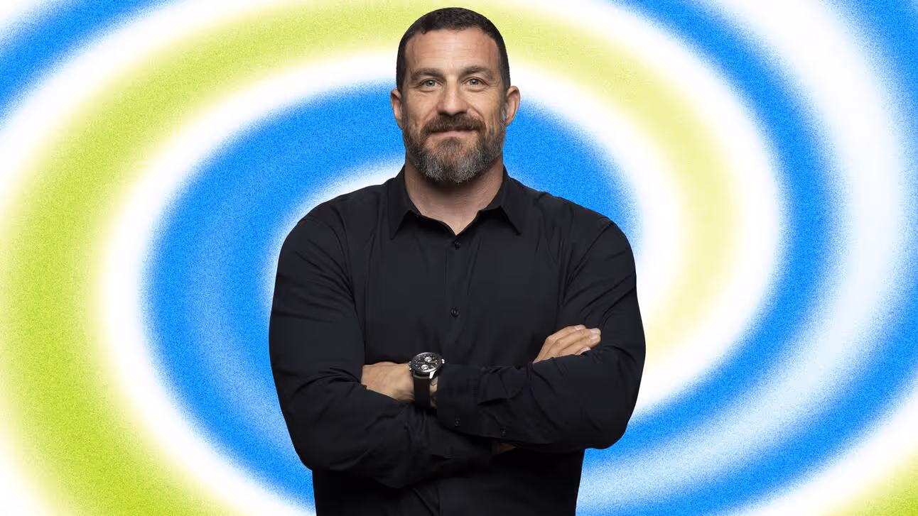 Andrew Huberman's Daily Routine: A Morning Dose of Sunlight, the Meditation He Uses to Recharge, and Why He Prefers to Eat His Carbs in the Evening | GQ