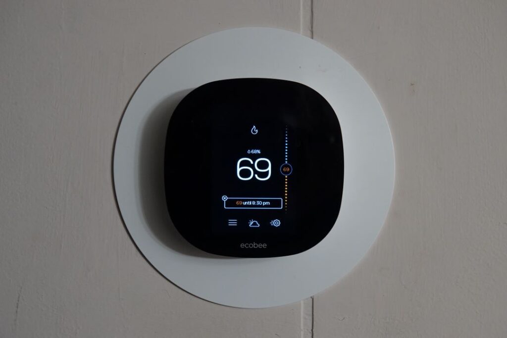 Smart Thermostat for energy conservation
