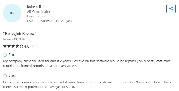 Capterra review from Kylinn R., an AR Coordinator in construction, giving HCSS HeavyJob a 4-star rating and praising its reporting tools and accessibility for job, cost code, and equipment tracking, while mentioning that additional training would help teams better use the platform’s reporting and T&M capabilities.