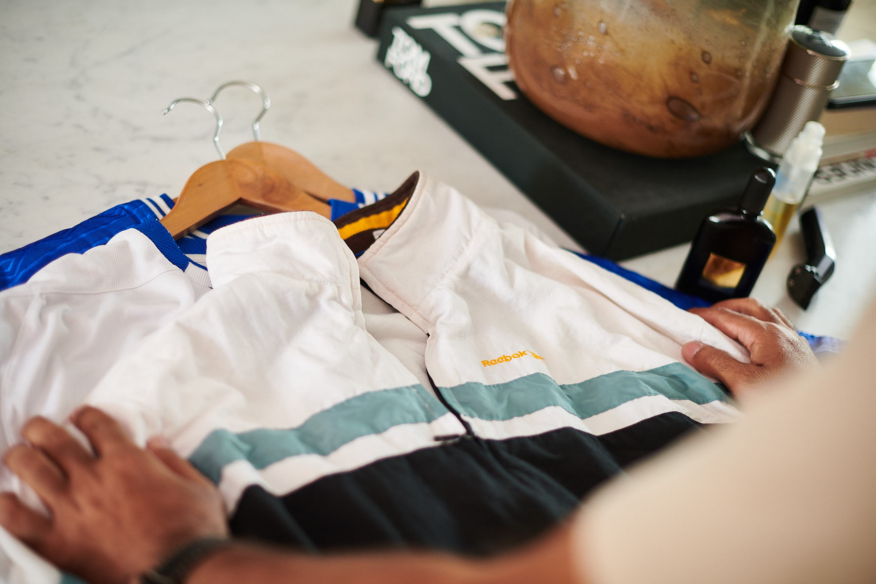 A shopper selling on an online marketplace