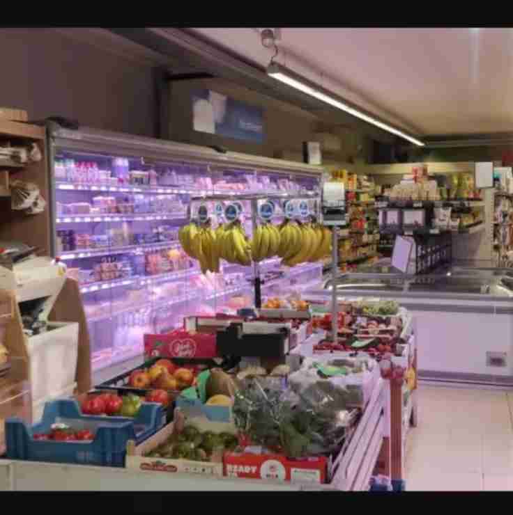 Tienda de alimentación | 125 m² + almacén | Equipada