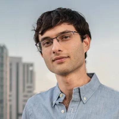 Headshot of Dean Leitersdorf, Co-founder and CEO of Decart.