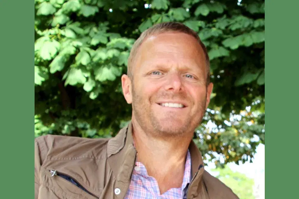 Headshot of Sig Anderson