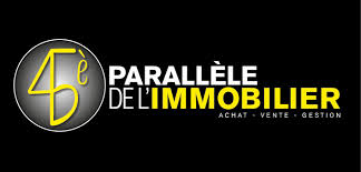 Logo rond noir avec chiffre 45e jaune et texte Parallèle de l’Immobilier en blanc et jaune.
