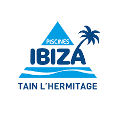 Logo de Piscines Ibiza avec une pyramide, une vague et un palmier à Tain l'Hermitage.
