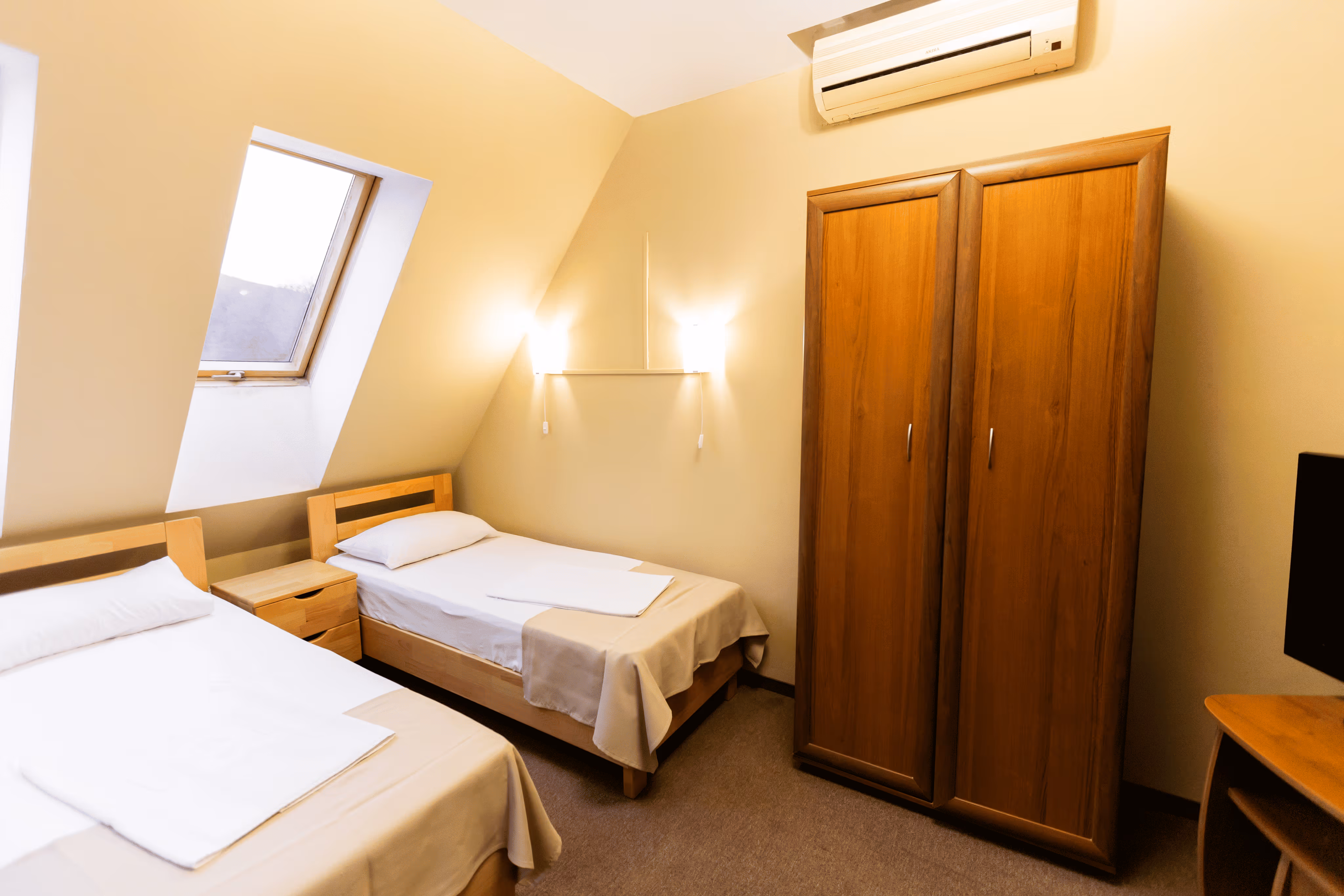 Стандарт 3-місний мансардний